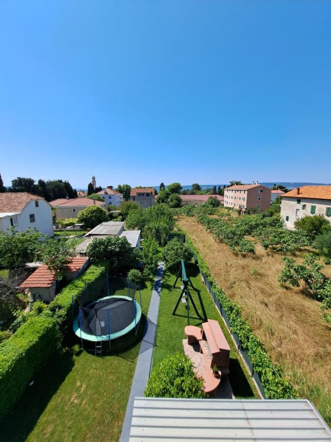 Guesthouse Varnica Kastel Luksic Exterior photo