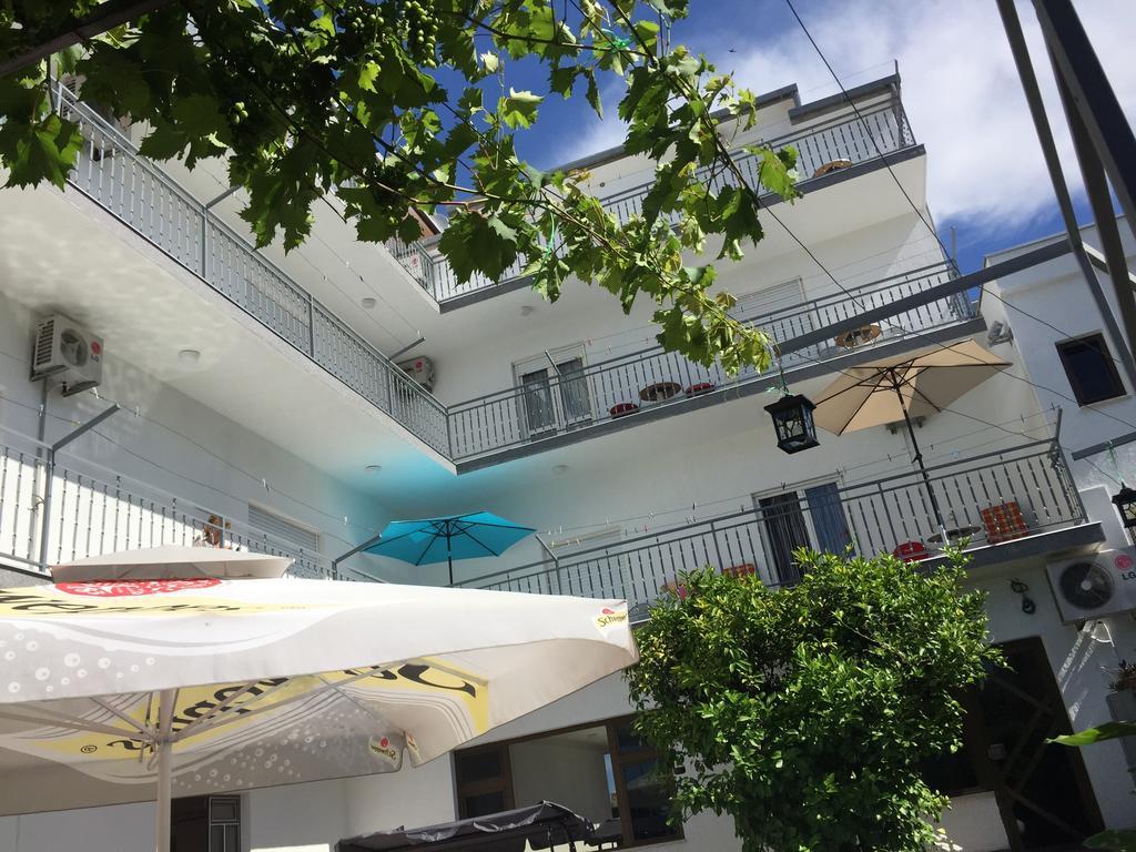 Guesthouse Varnica Kastel Luksic Exterior photo