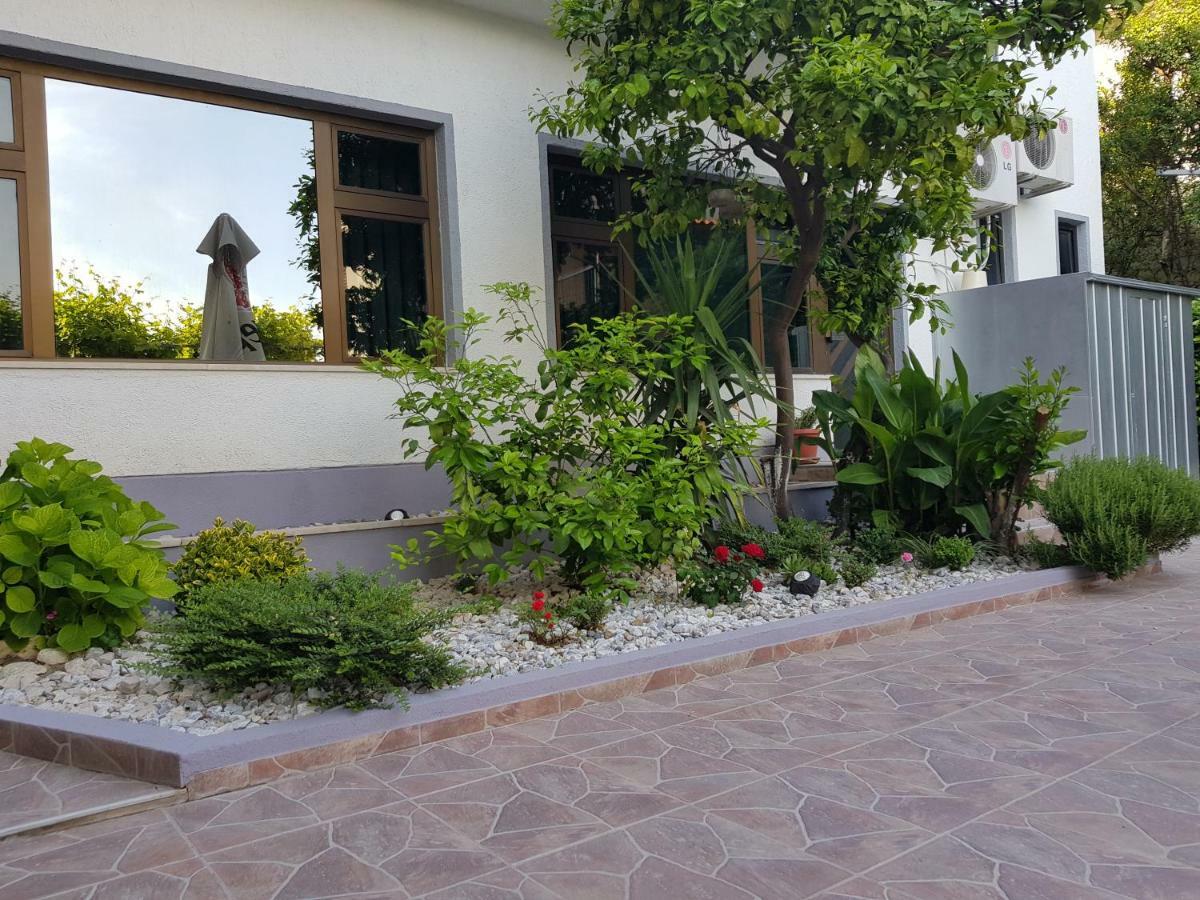 Guesthouse Varnica Kastel Luksic Exterior photo
